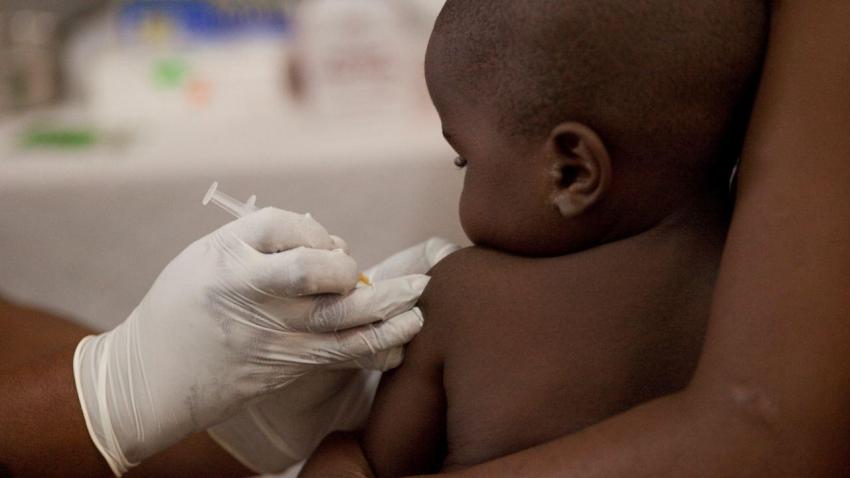 Первая вакцина от малярии прибыла в Кению