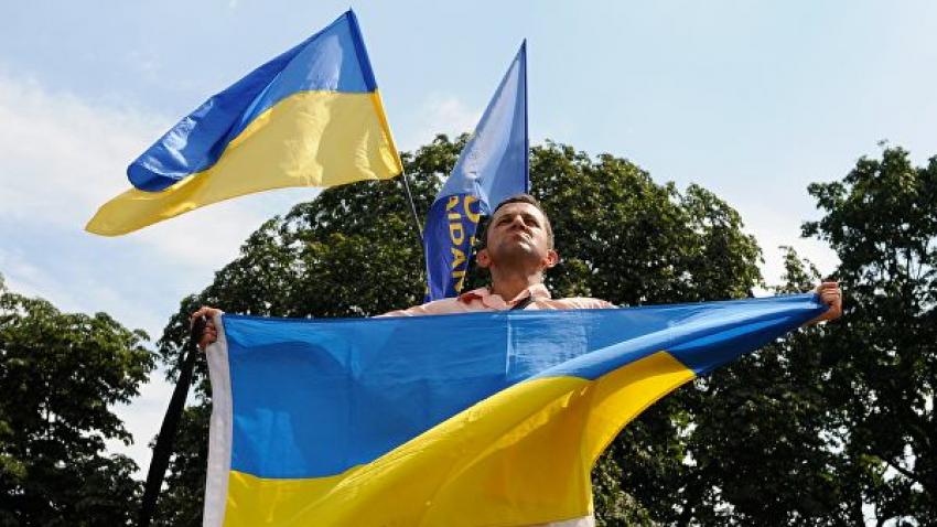 Украинцев выгнали из гостиницы в Греции из-за вывешенных на балконах флагов