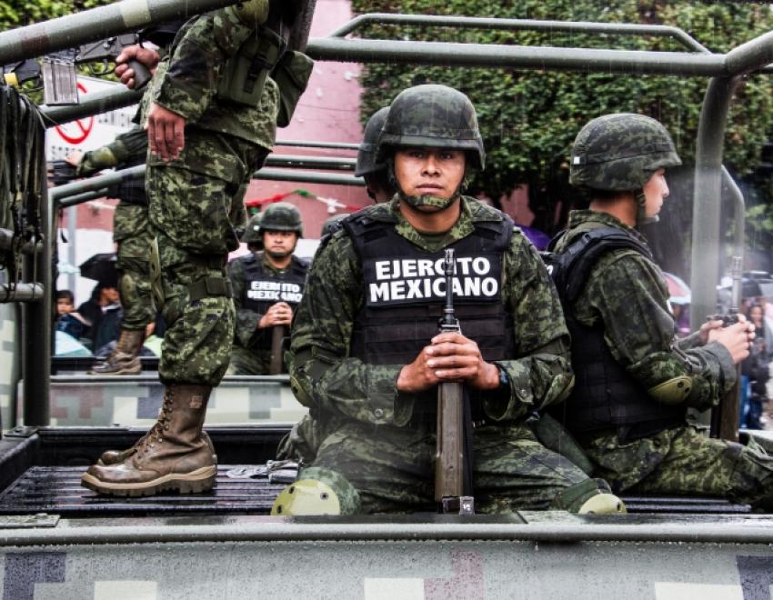 Войска на южной границе Мексики борются с мигрантам