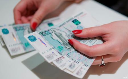 Более половины россиян пожаловались на снижение доходов в карантинном апреле
