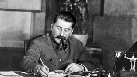 Раскрыта причина ночных поездок Сталина на московское кладбище